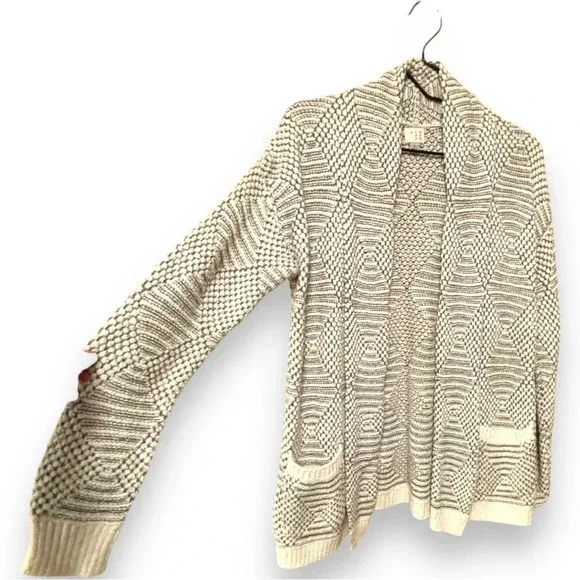 A New Day Cozy Gray and White Geometric Pattern Print Relaxed Fit Open Cardigan - Picture 10 of 16